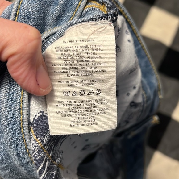 Pilcro and the Letterpress Script Jeans. Size 28 - Picture 16 of 16